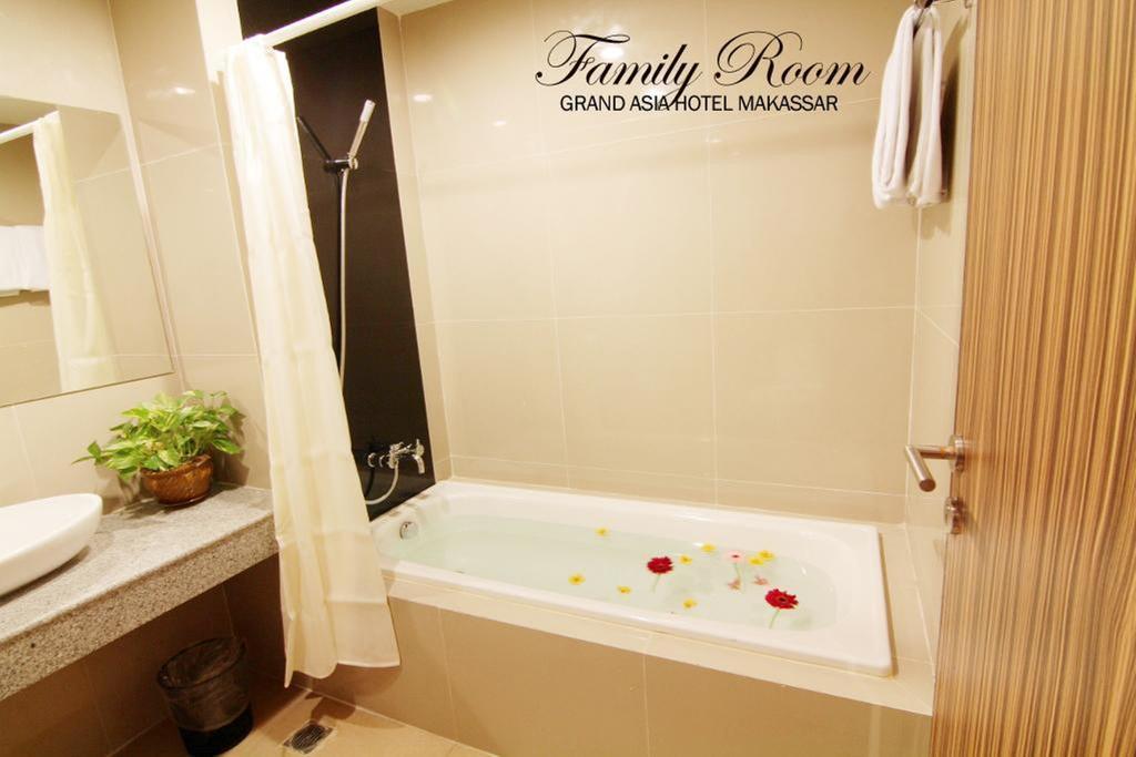 Grand Asia Hotel Makassar Buitenkant foto