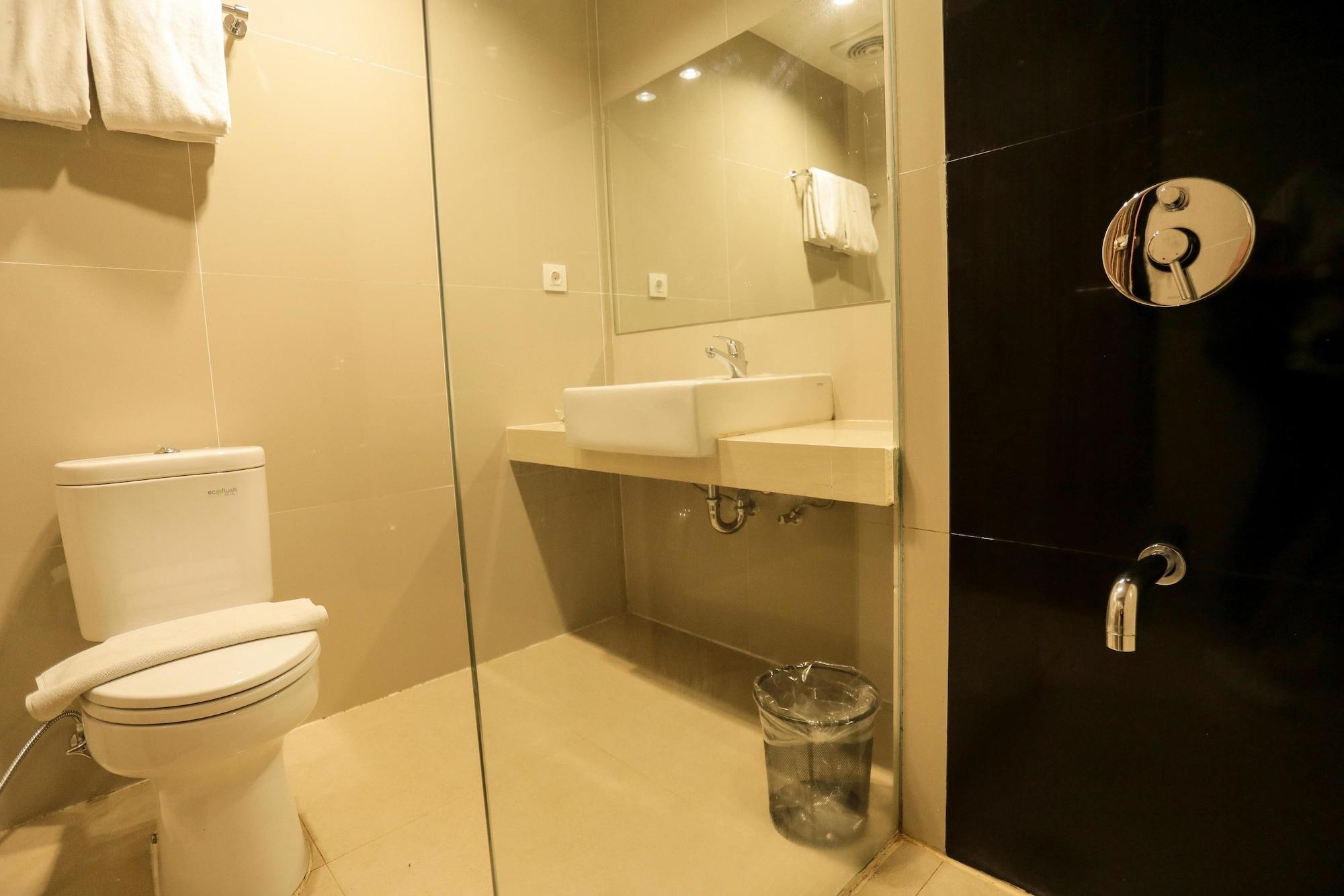 Grand Asia Hotel Makassar Buitenkant foto
