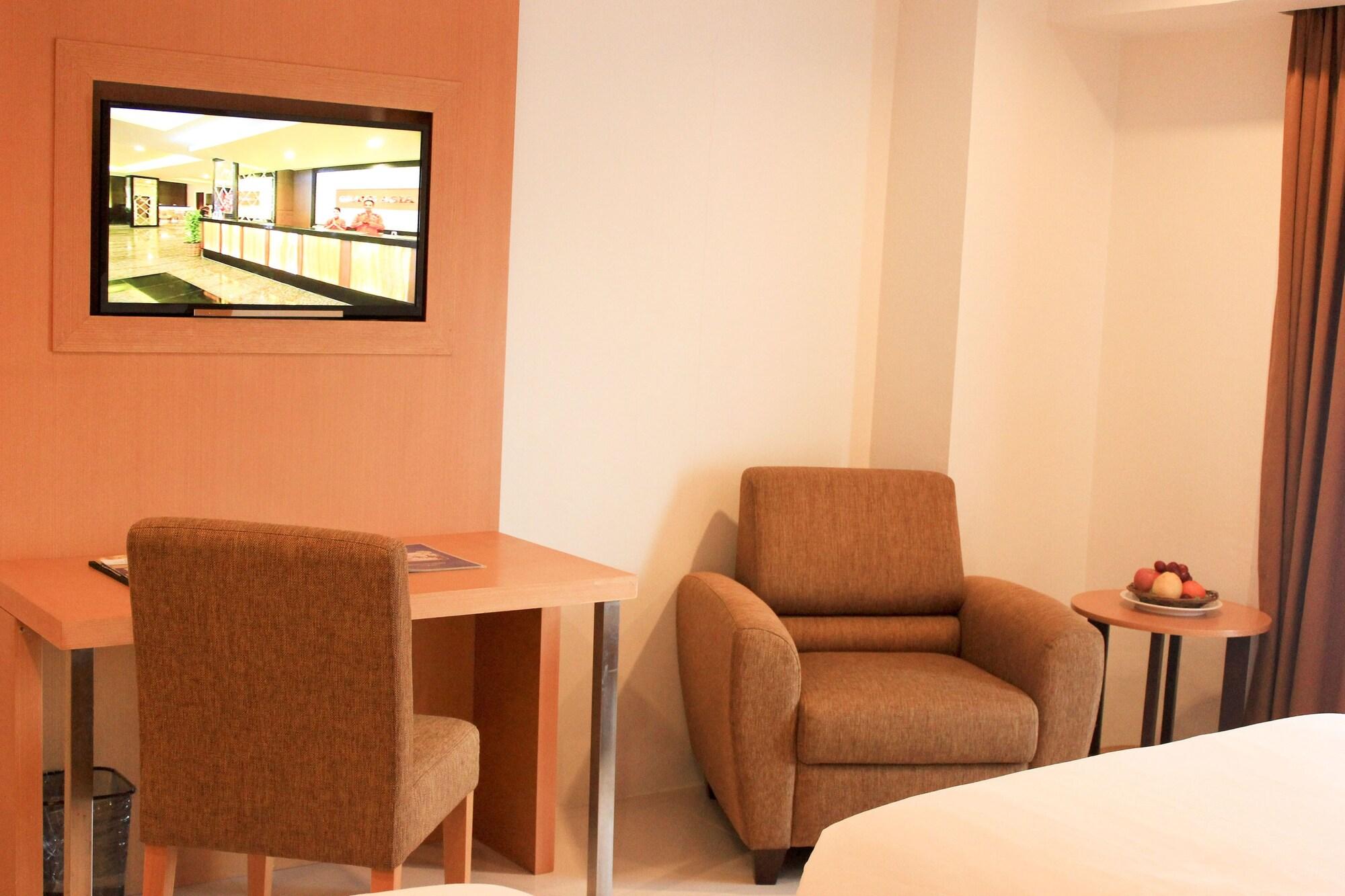 Grand Asia Hotel Makassar Buitenkant foto