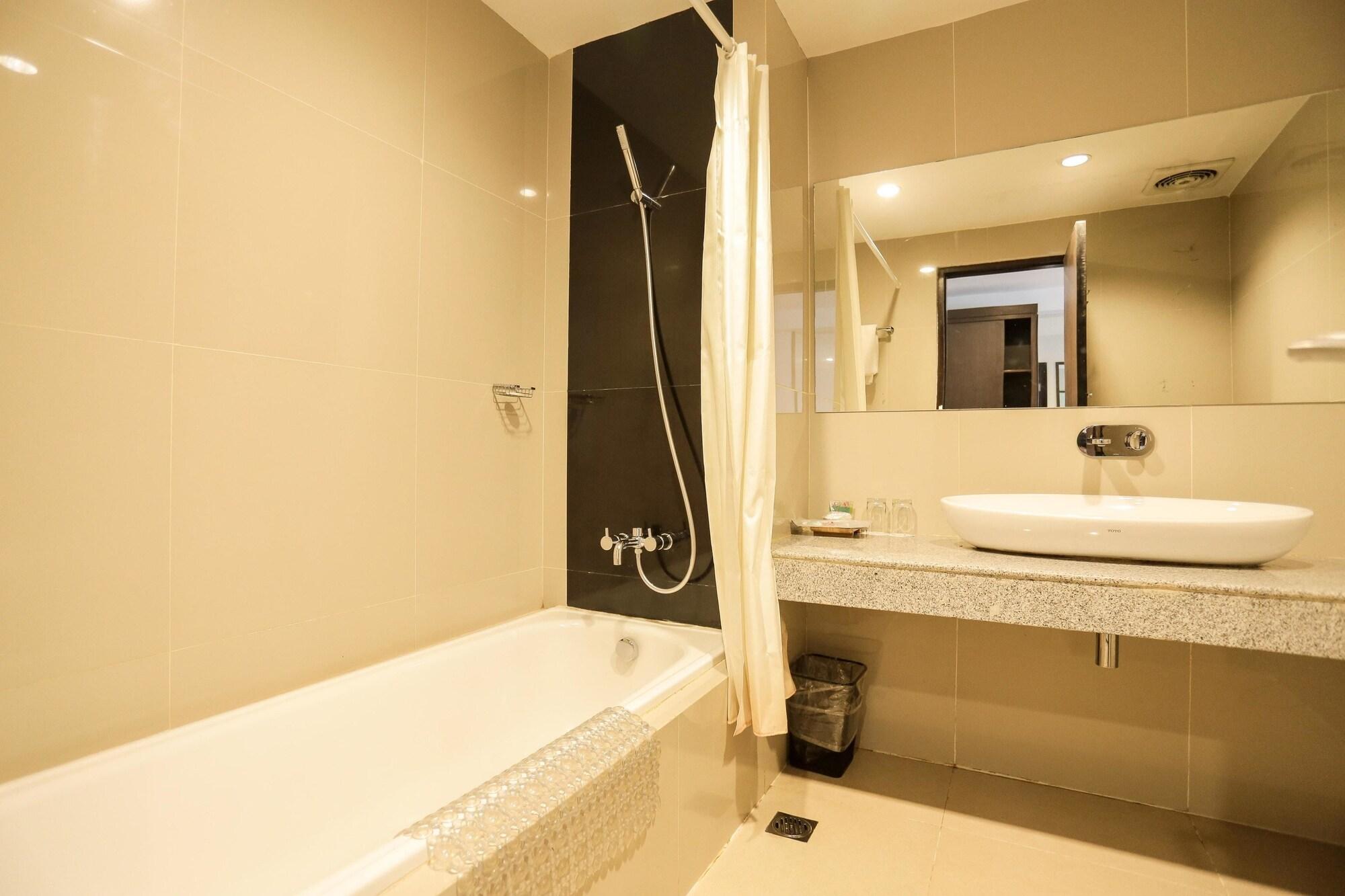 Grand Asia Hotel Makassar Buitenkant foto