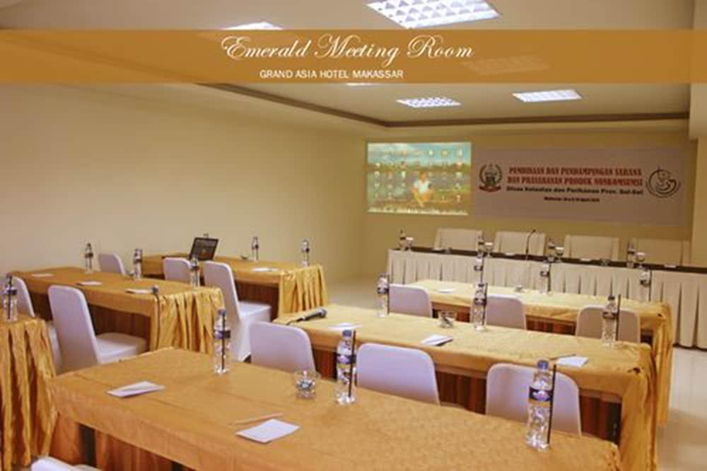 Grand Asia Hotel Makassar Buitenkant foto