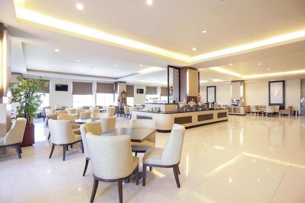 Grand Asia Hotel Makassar Buitenkant foto