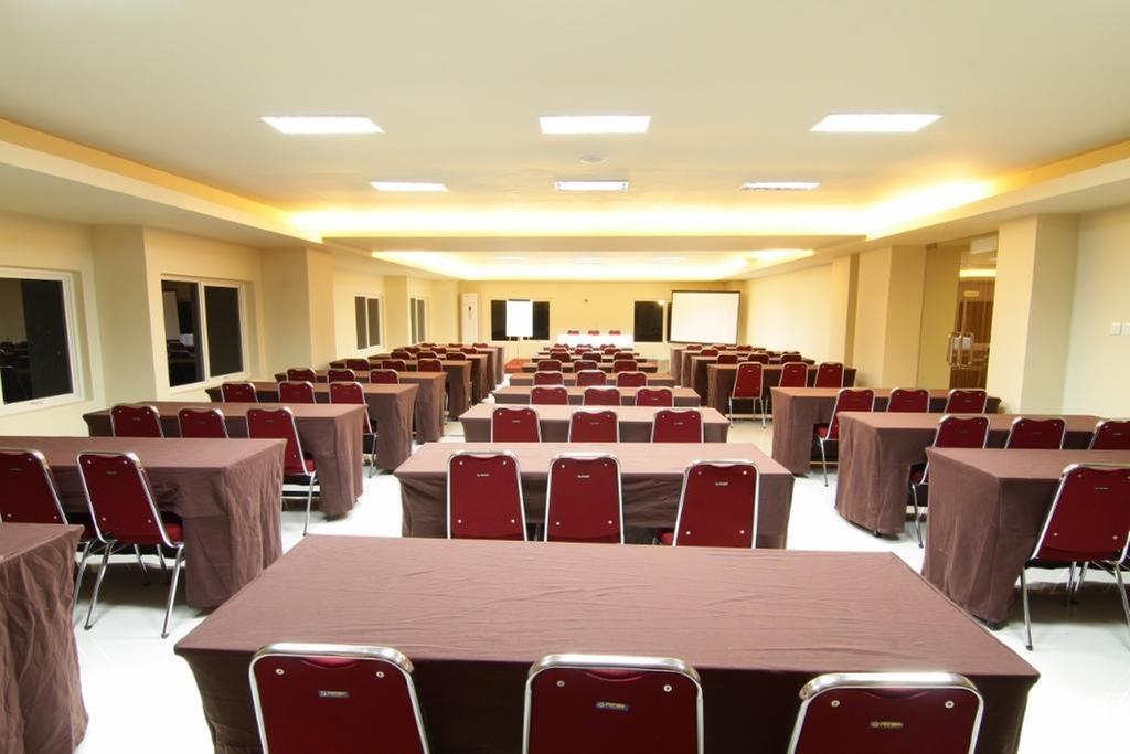 Grand Asia Hotel Makassar Buitenkant foto