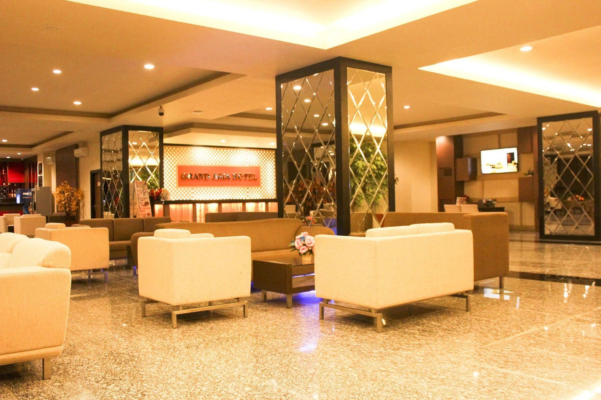 Grand Asia Hotel Makassar Buitenkant foto