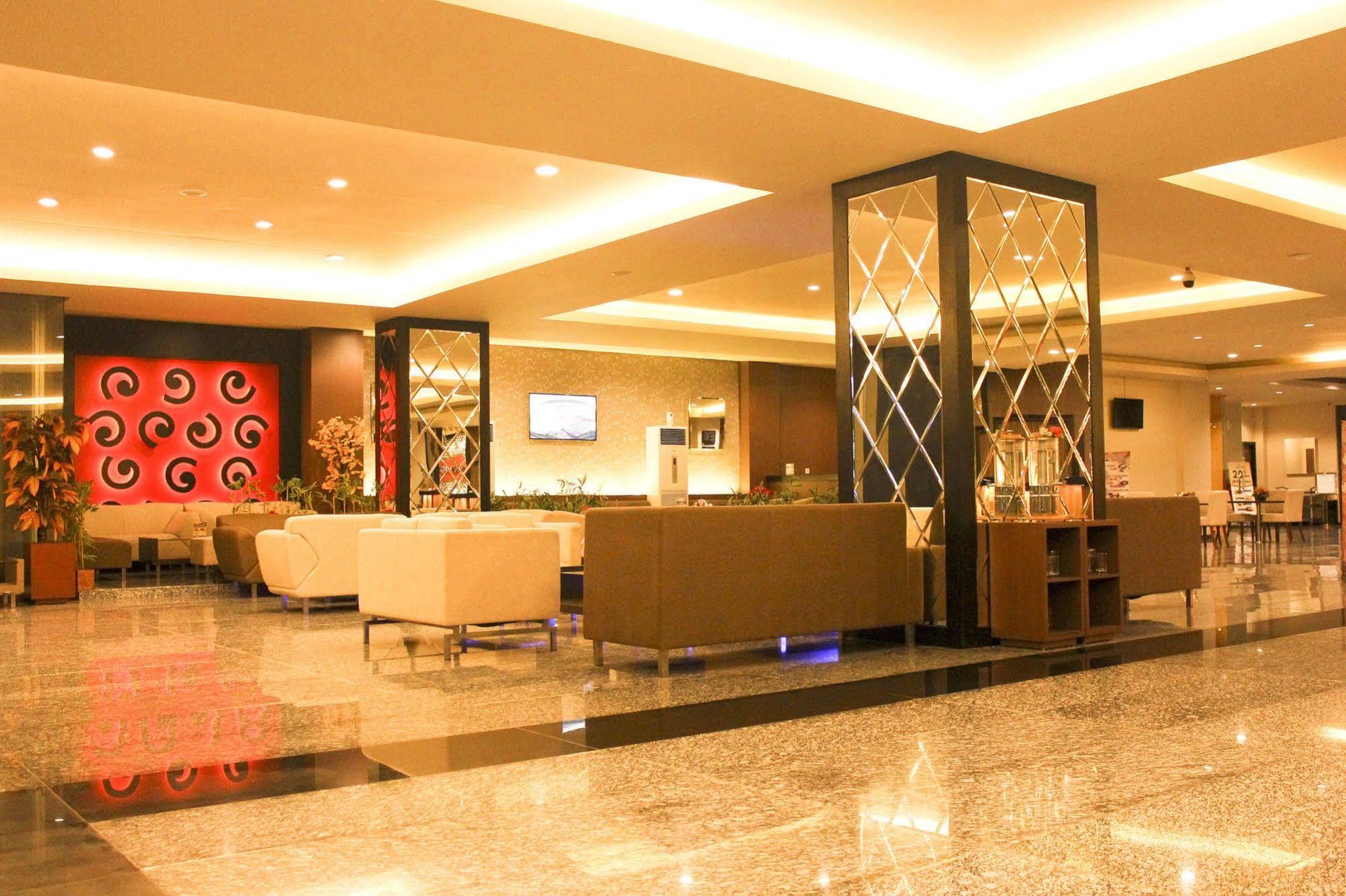 Grand Asia Hotel Makassar Buitenkant foto